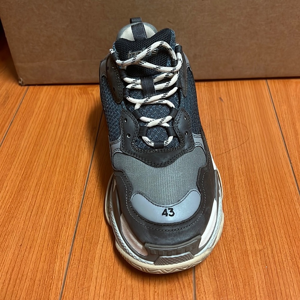 COPY - Sz 9 Balenciaga triple s